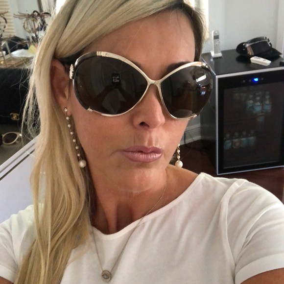 Host pick 🎉🎉🎉Sun glasses by viviglam 🎉🎉🎉 - Picture 6 of 13